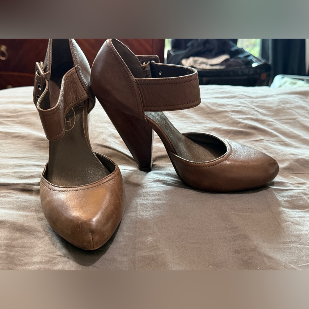 Vintage Early 2000’s Elegant Brown Heels